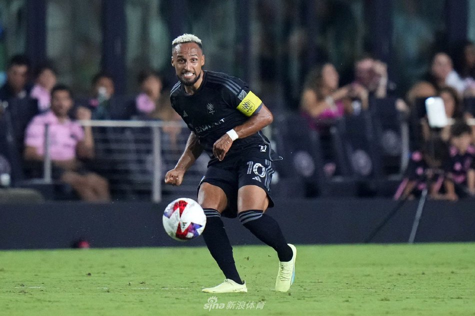 他在转会窗 他在转会窗