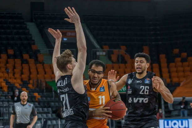 作为中场核 作为中场核